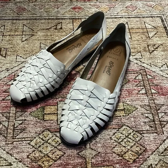 Genuine leather Vintage ROMANO - made in Brazil - Huaraches white sandals Sz 7 - Picture 1 of 12